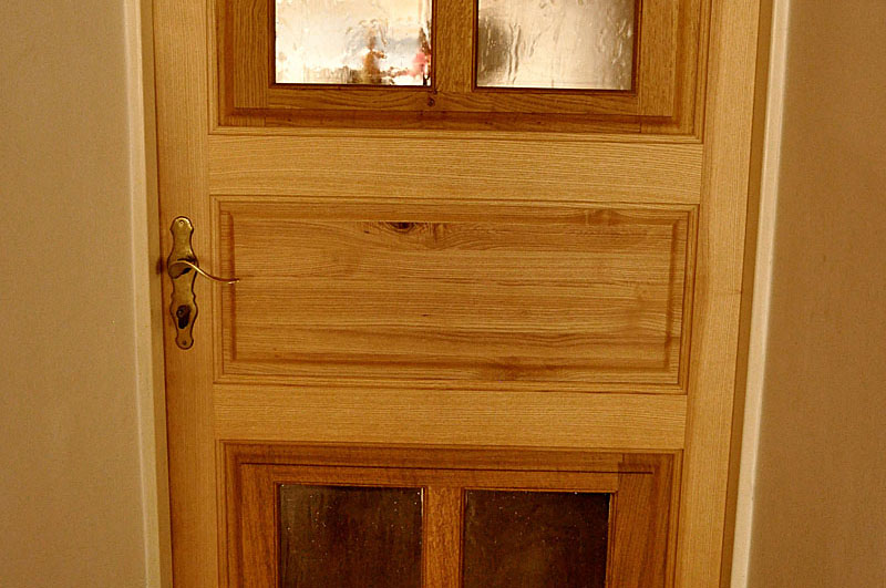 Masivní interiérové dveře, kombinace dřevin jasan/dub